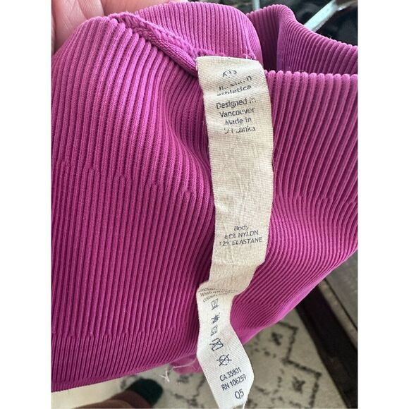 Lululemon High Rise Magenta Leggings Size 4 - Picture 4 of 4